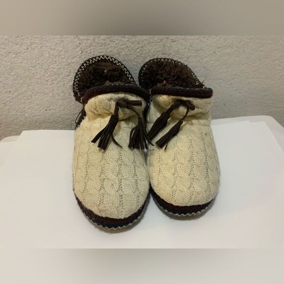 Muk Luks Women’s Tribal Print Muk Luks Size 7-8 - Picture 1 of 6